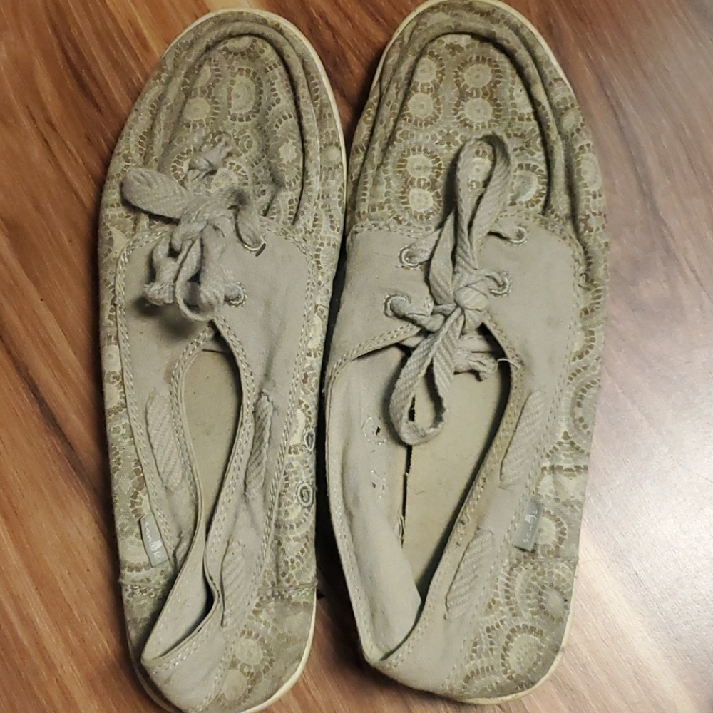 Sanuks size 8.5